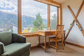 Comfortable Cozy Condo - Short Walk to American Eagle Lift - SH402 by 