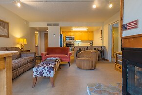 Comfortable Cozy Condo - Short Walk to American Eagle Lift - SH402 by 