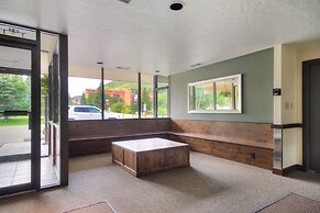 Comfortable Cozy Condo - Short Walk to American Eagle Lift - SH402 by 