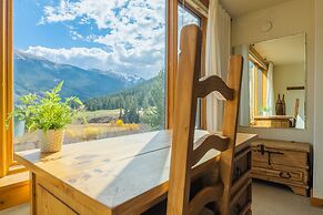 Comfortable Cozy Condo - Short Walk to American Eagle Lift - SH402 by 