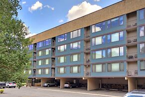 Comfortable Cozy Condo - Short Walk to American Eagle Lift - SH402 by 
