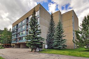Comfortable Cozy Condo - Short Walk to American Eagle Lift - SH402 by 