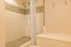 Comfortable Cozy Condo - Short Walk to American Eagle Lift - SH402 by 