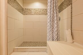 Comfortable Cozy Condo - Short Walk to American Eagle Lift - SH402 by 