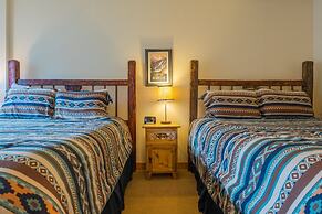 Comfortable Cozy Condo - Short Walk to American Eagle Lift - SH402 by 