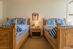 Comfortable Cozy Condo - Short Walk to American Eagle Lift - SH402 by 