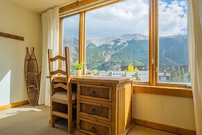 Comfortable Cozy Condo - Short Walk to American Eagle Lift - SH402 by 