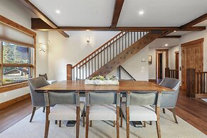 Incredible Executive Private Pet Friendly Home - LR902 by RedAwning