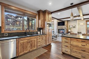 Incredible Executive Private Pet Friendly Home - LR902 by RedAwning