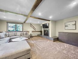 Incredible Executive Private Pet Friendly Home - LR902 by RedAwning