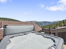 Incredible Executive Private Pet Friendly Home - LR902 by RedAwning