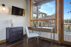 Incredible Executive Private Pet Friendly Home - LR902 by RedAwning