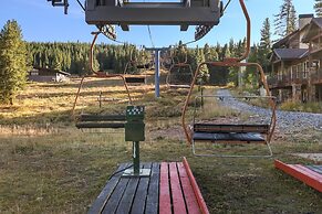 Incredible Executive Private Pet Friendly Home - LR902 by RedAwning