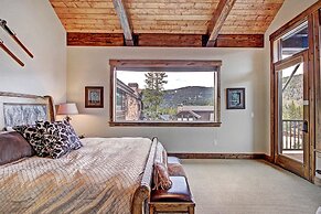 Beautiful Executive Ski-In Ski-Out Rooftop Hot tub - LR962 by RedAwnin