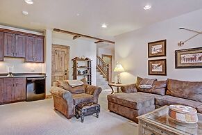 Beautiful Executive Ski-In Ski-Out Rooftop Hot tub - LR962 by RedAwnin