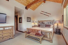 Beautiful Executive Ski-In Ski-Out Rooftop Hot tub - LR962 by RedAwnin