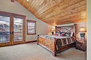 Beautiful Executive Ski-In Ski-Out Rooftop Hot tub - LR962 by RedAwnin