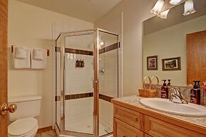 127 Lookout Ridge 2 Bedroom Townhouse by RedAwning