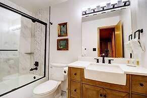 315 Woodbridge 2 Bedroom Condo by RedAwning