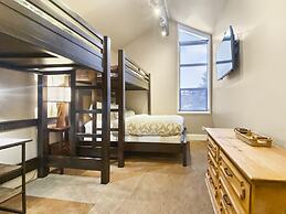 3 Kings Mountain Vista 2 Bedroom Home by RedAwning