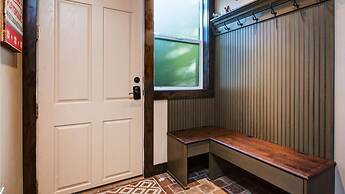 3 Kings Mountain Vista 2 Bedroom Home by RedAwning