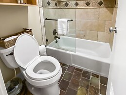 3 Kings Mountain Vista 2 Bedroom Home by RedAwning