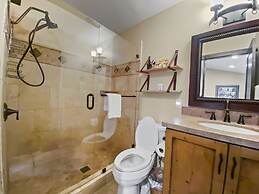 3 Kings Mountain Vista 2 Bedroom Home by RedAwning