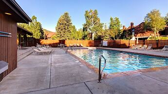 3 Kings Mountain Vista 2 Bedroom Home by RedAwning