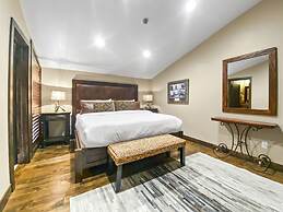 3 Kings Mountain Vista 2 Bedroom Home by RedAwning