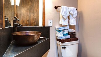 3 Kings Mountain Vista 2 Bedroom Home by RedAwning