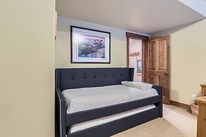 Upper Woodside Luxury 3 Bedroom Home