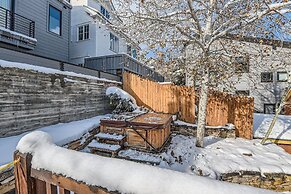 Upper Woodside Luxury 3 Bedroom Home