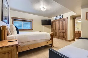 Upper Woodside Luxury 3 Bedroom Home