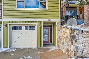 Upper Woodside Luxury 3 Bedroom Home