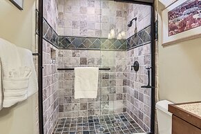 Upper Woodside Luxury 3 Bedroom Home