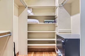 Upper Woodside Luxury 3 Bedroom Home