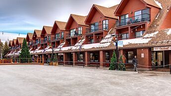 Ski Ge Loft 3 Bedroom Condo by RedAwning