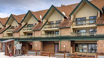 Ski Ge Loft 3 Bedroom Condo by RedAwning