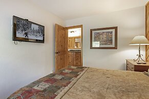 188 Ridgepoint 3 Bedroom Townhouse by RedAwning