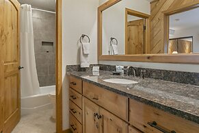 188 Ridgepoint 3 Bedroom Townhouse by RedAwning