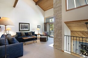 188 Ridgepoint 3 Bedroom Townhouse by RedAwning