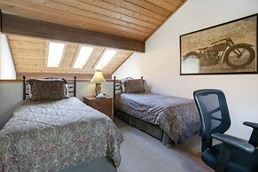 188 Ridgepoint 3 Bedroom Townhouse by RedAwning