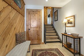 188 Ridgepoint 3 Bedroom Townhouse by RedAwning