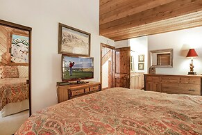 125 Ridgepoint  3 Bedroom Townhouse by RedAwning