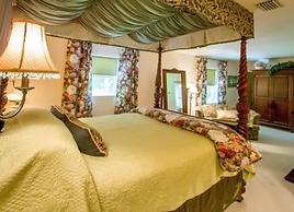 Bald Mountain House Inn at the Wolf Laurel Resort