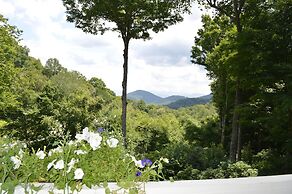 Bald Mountain House Inn at the Wolf Laurel Resort