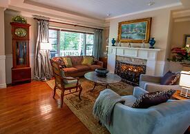 Bald Mountain House Inn at the Wolf Laurel Resort