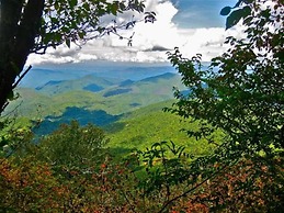 Bald Mountain House Inn at the Wolf Laurel Resort
