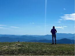 Bald Mountain House Inn at the Wolf Laurel Resort