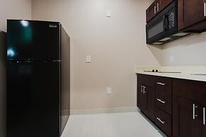 Palace Inn and Suites - Willowbrook Mall